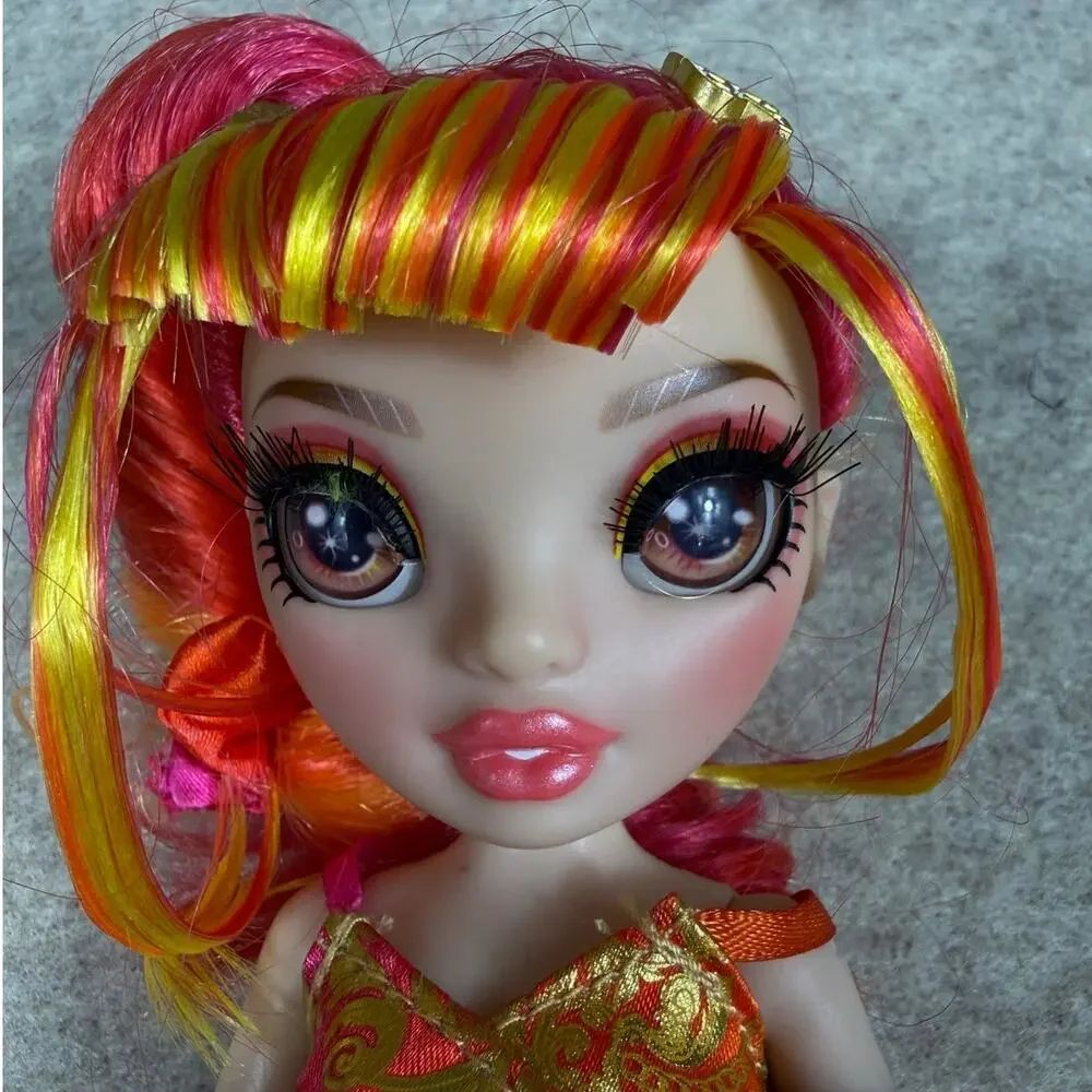 Rainbow High Junior High Laurel De'Vious doll